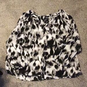 Apt. 9 Stylish Black and White Vneck Women's Top